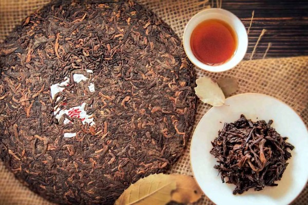 七子饼茶是不是普洱茶，七子饼茶属于普洱茶