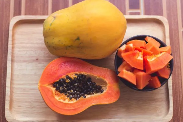 木瓜怎么才算熟，其外表皮会呈黄色或者橘红色