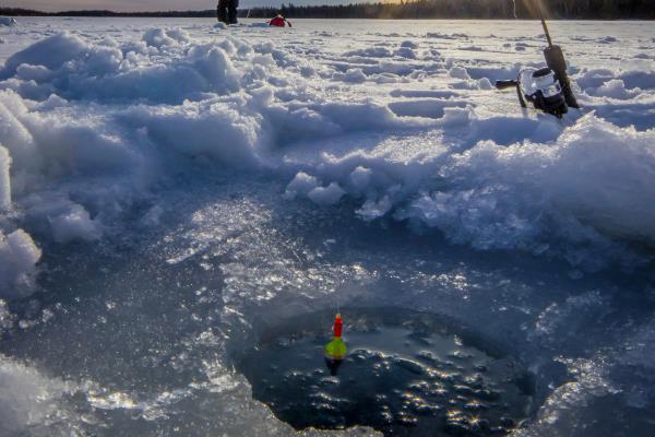 冰钓适合用多粗的线，根据鱼种的大小而定