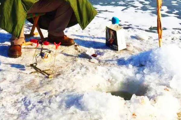 冰钓适合用多粗的线，根据鱼种的大小而定