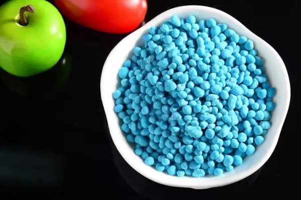 水溶性肥料的优点，肥料利用率高且安全