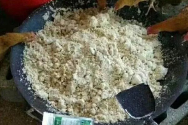豆渣养鸡的方法，发酵后才能饲喂