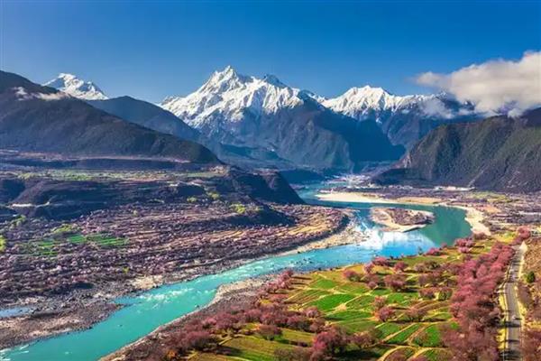 雅鲁藏布江谷地发展农业有哪些有利条件,该地光照充足