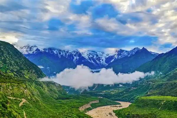 雅鲁藏布江谷地发展农业有哪些有利条件,该地光照充足