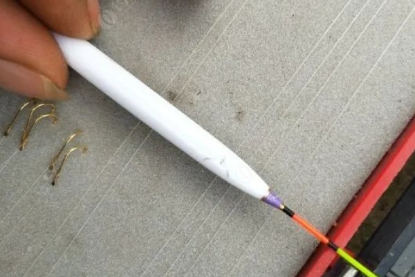 鱼漂坏了一点还能用吗，不会对使用有太大影响