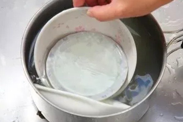 面粉的用途,可用来洗水果、擦洗水龙头等