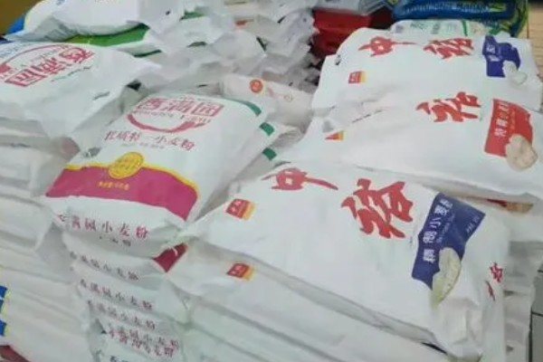 面粉的用途,可用来洗水果、擦洗水龙头等