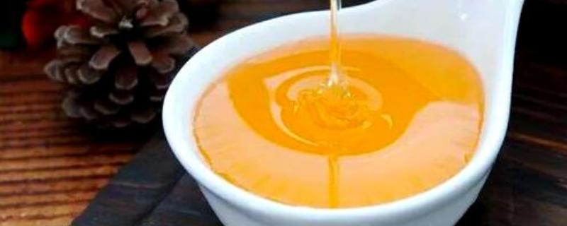 荆条蜜和槐花蜜对比，后者的色泽和口感都更好