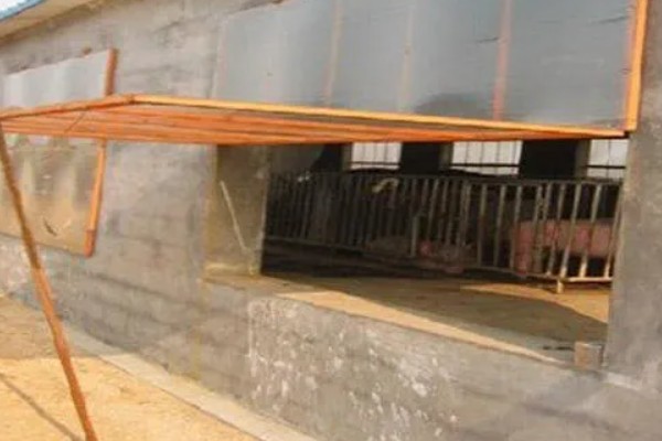 怎么建小型猪舍，一般使用砖砌墙