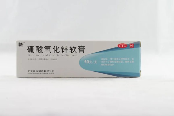 被隐翅虫咬后擦什么药,可以擦地奈德乳膏等