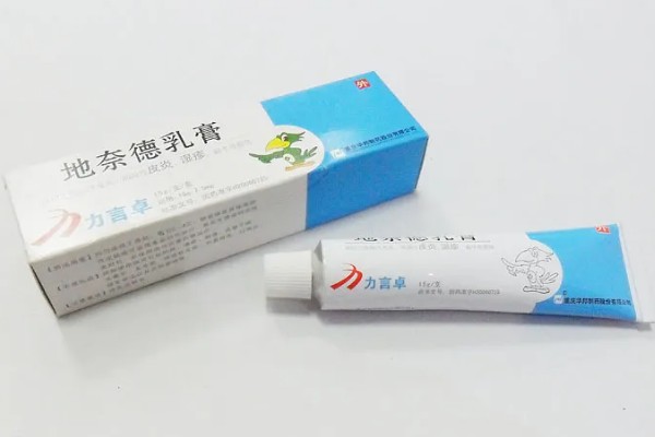 被隐翅虫咬后擦什么药,可以擦地奈德乳膏等