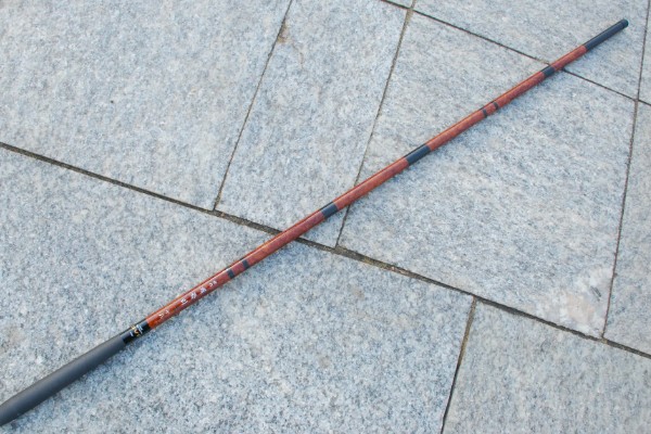 传统钓所用鱼竿，以溪流竿、传统长竿为主