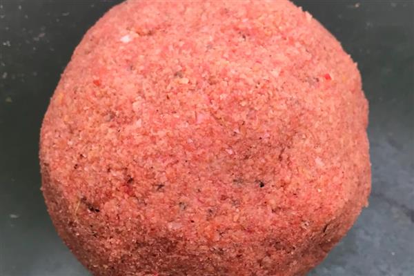 钓鲮鱼用什么饵料，爱吃麸香味、腥香味的饵料