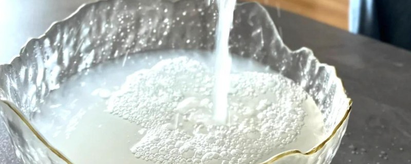 淘米水发酵后如何浇花,淘米水和清水以1:3的比例稀释