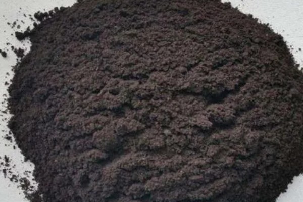 怎么制作养猪发酵床，材料包括微生物菌、垫料和拌料