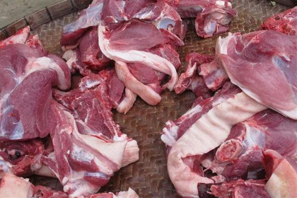 不新鲜畜禽肉的感官指标，可以用颜色、触感等方面分辨