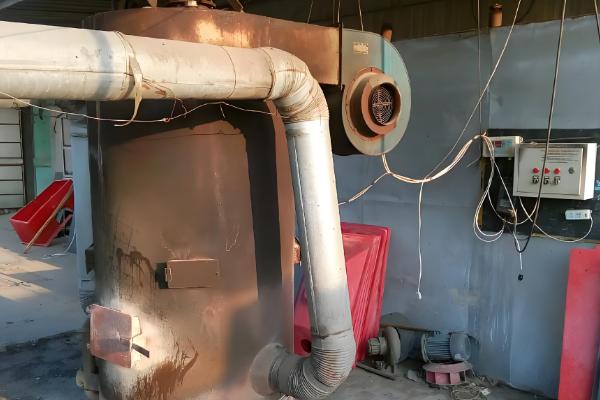 北方养猪场冬天怎么取暖,可以使用煤炉取暖