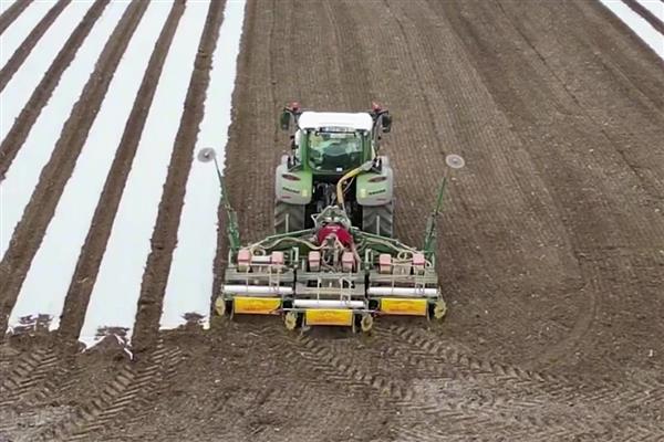 如何使用播种机，转弯时升起机器、切断排种器的动力