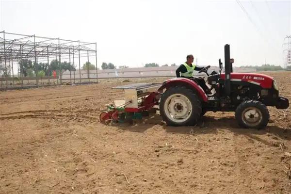 如何使用播种机，转弯时升起机器、切断排种器的动力