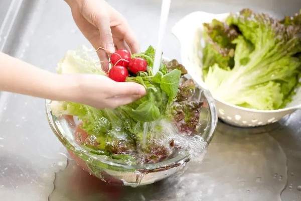 怎么避免农药残留超标，使用低毒农药并控制用量