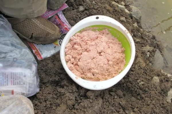 早春钓鲫鱼怎么搭配线组，垂钓小鲫鱼使用0.4号子线和0.8号主线