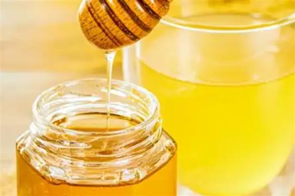 喂白糖产的蜂蜜会不会结晶，在低温环境中也会结晶成固体状