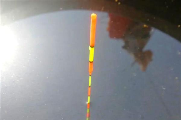 如何正确单钩垂钓调漂，首先需要初步定位浮漂