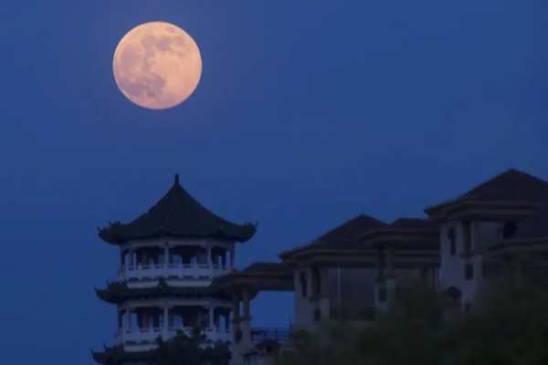 为什么中秋节也叫团圆节,因为当天圆月当空