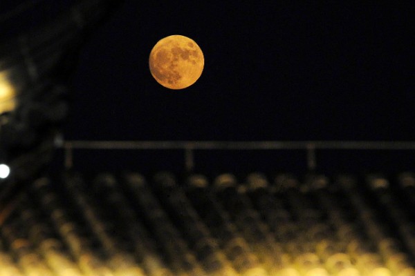 为什么中秋节也叫团圆节,因为当天圆月当空