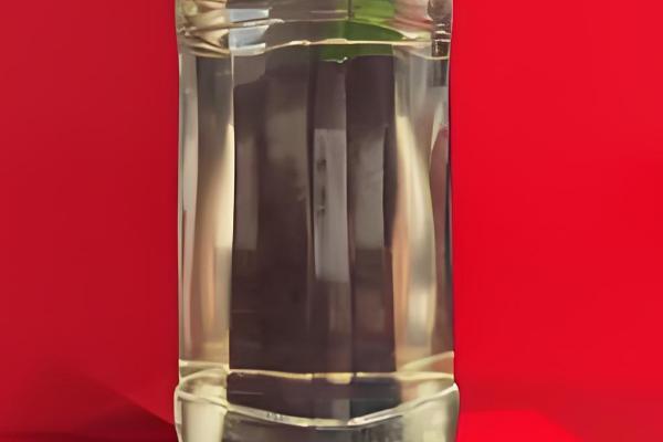 杀马蜂用哪种杀虫剂，可以选择高效氯氰菊酯、胺菊酯等