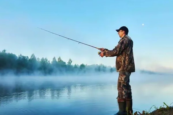 钓两斤左右的鱼用几号主线好，可以选择0.8-1.0号的主线