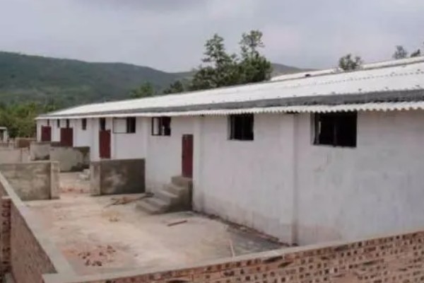 羊舍的建造方法,舍内的地面要比外面高出25厘米以上