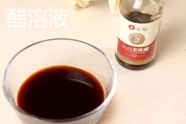 植物喷什么叶子会发亮，可以喷啤酒水、硫酸亚铁溶液等