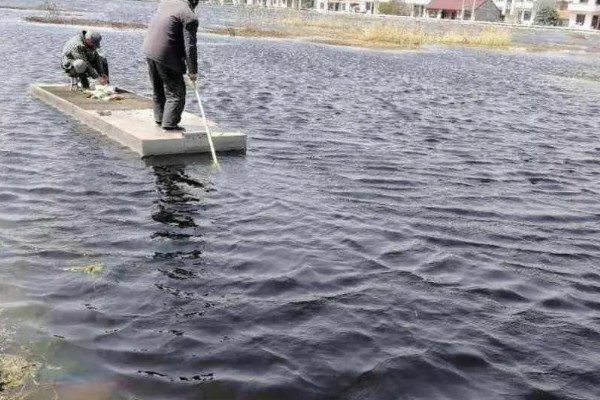 水泥池的养鱼技术，建好水泥池后要去碱