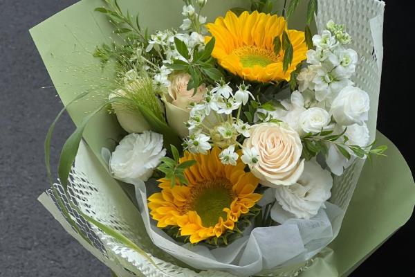 什么花的花语代表我想你，有三色堇、蔷薇等