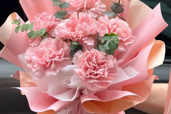 什么花的花语代表我想你，有三色堇、蔷薇等