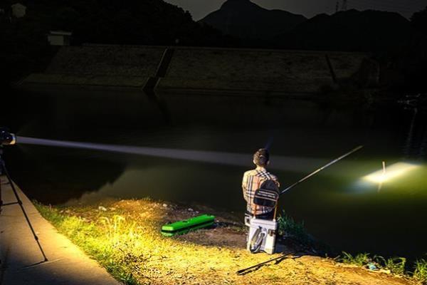 夜钓的简介,夜晚更容易钓到大鱼