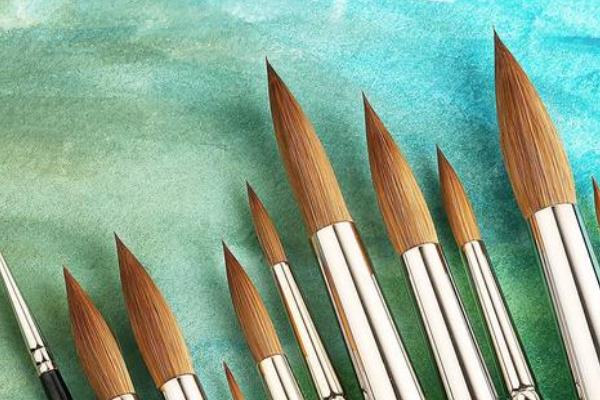 松鼠毛画笔与貂毛画笔的区别，用途和硬度不同