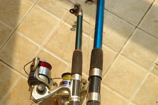 海竿使用串钩如何安装，首先将各个节的导线环都拉出来