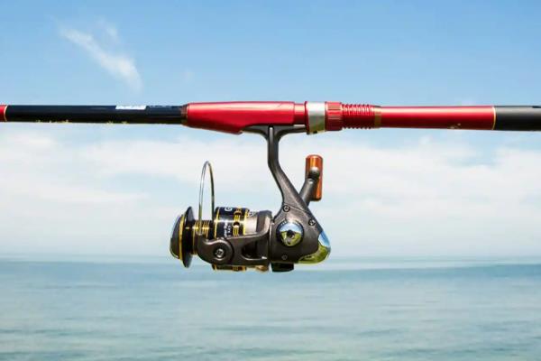 海竿使用串钩如何安装，首先将各个节的导线环都拉出来