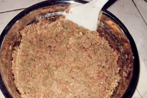 钓鱼用菜籽油饼打窝效果好吗，相对来说效果不错