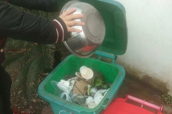 如何能彻底消灭飞蛾，可利用各种气味消灭