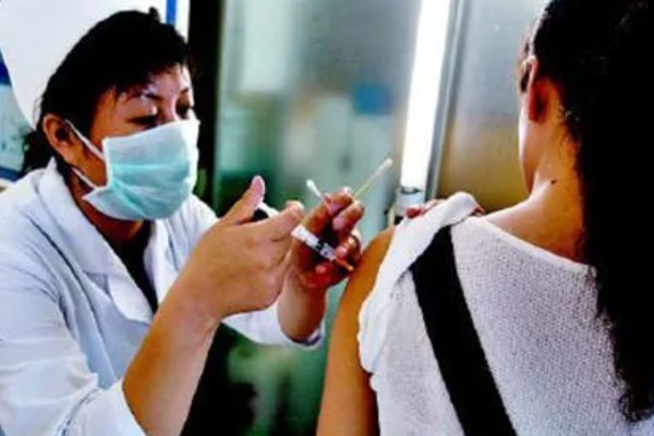 龙猫抓咬主人的原因,在发情、感到紧张等情况下会误伤主人