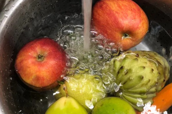 如何洗瓜果,叶菜类先用温水浸泡15分钟