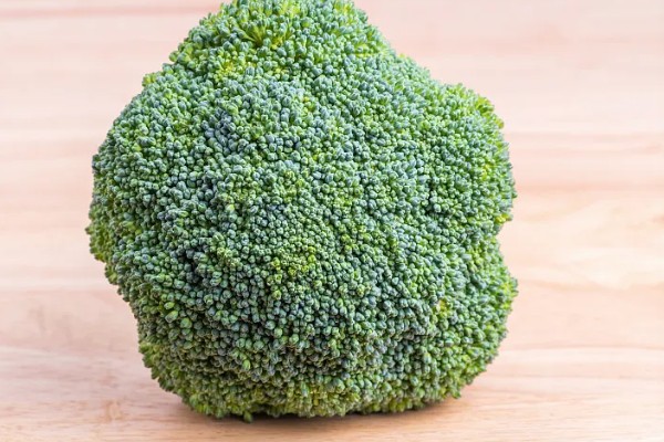 西兰花有虫子还能吃，清洗干净便可食用