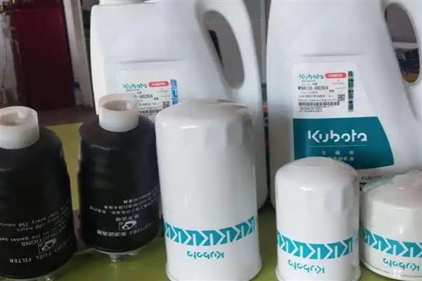 使用农机机油的注意事项，确保新机油和旧机油品牌相同