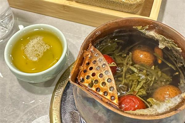 甘肃金塔县的特产，手工黑醋属于调味极品