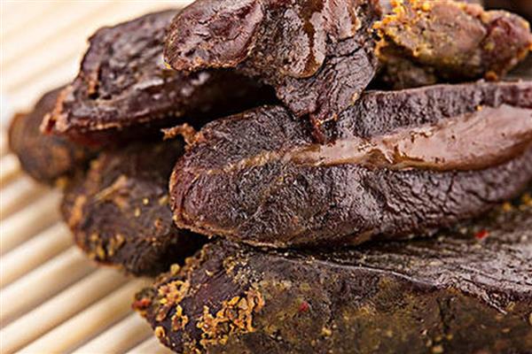 四川省古蔺县的特产，有丫杈猪、牛皮茶等