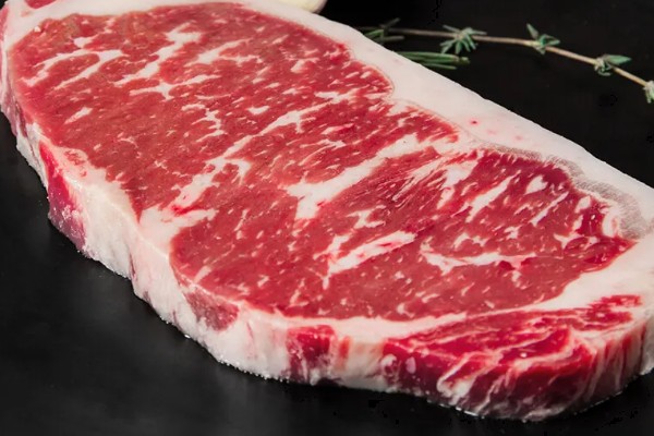 谷饲牛肉是什么，是指由谷饲牛所生产提供的牛肉