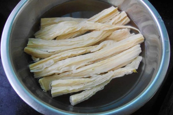 腐竹怎么泡发，要用温水泡发